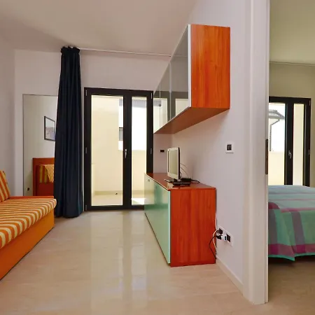 Locazione Turistica Residenza Verde-2 リニャーノ・サッビアドーロ